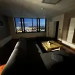 Az Tower Apartamento *