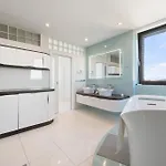 Az Tower Apartamento *