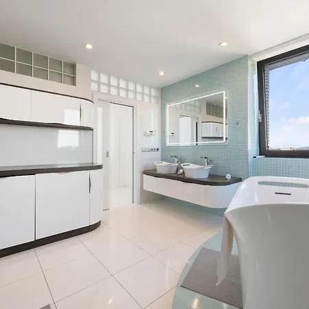 Az Tower Apartment *